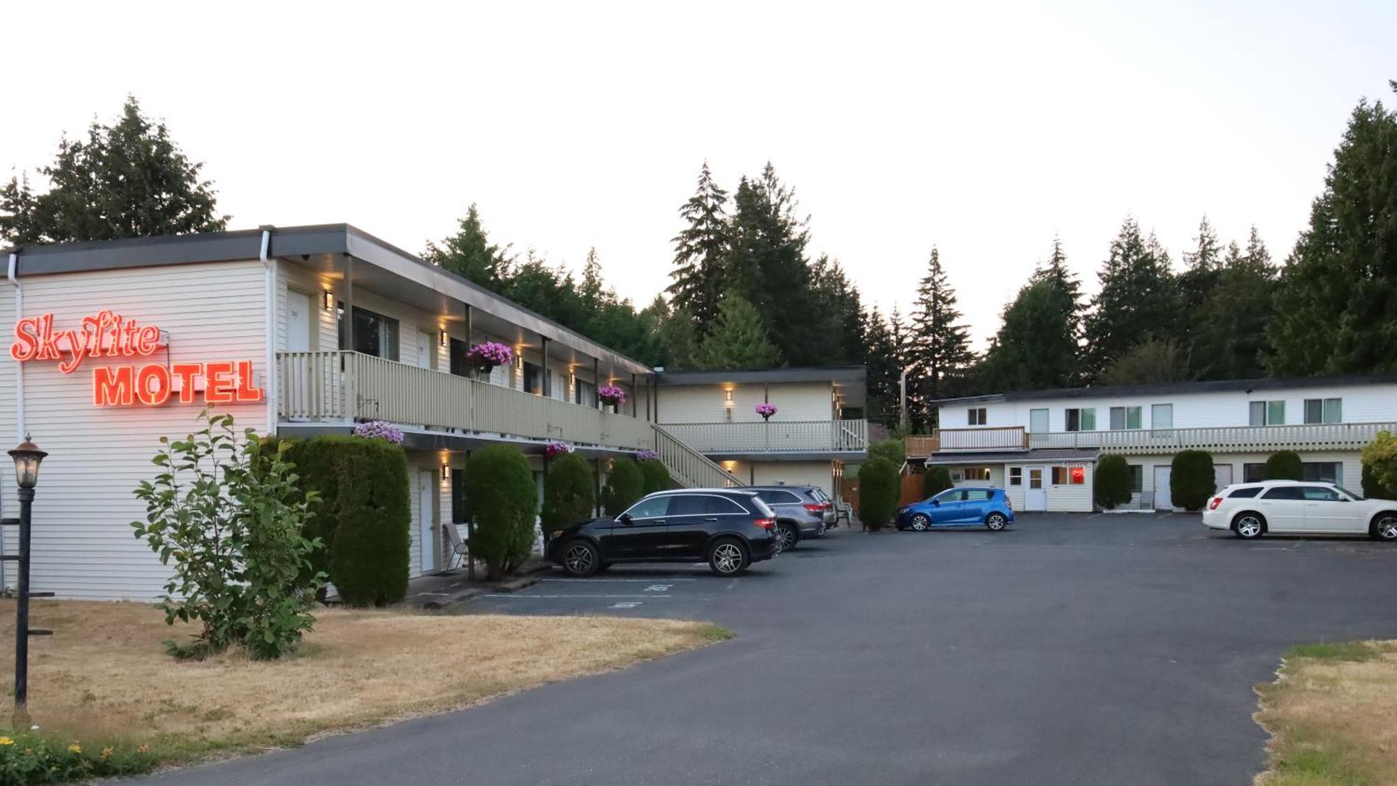 Skylite Motel Parksville Exterior photo