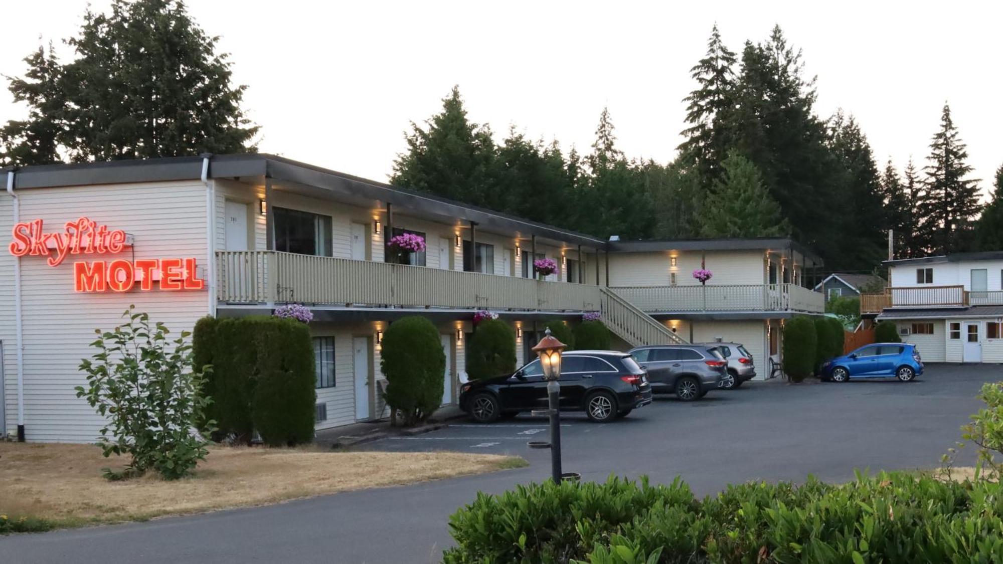 Skylite Motel Parksville Exterior photo