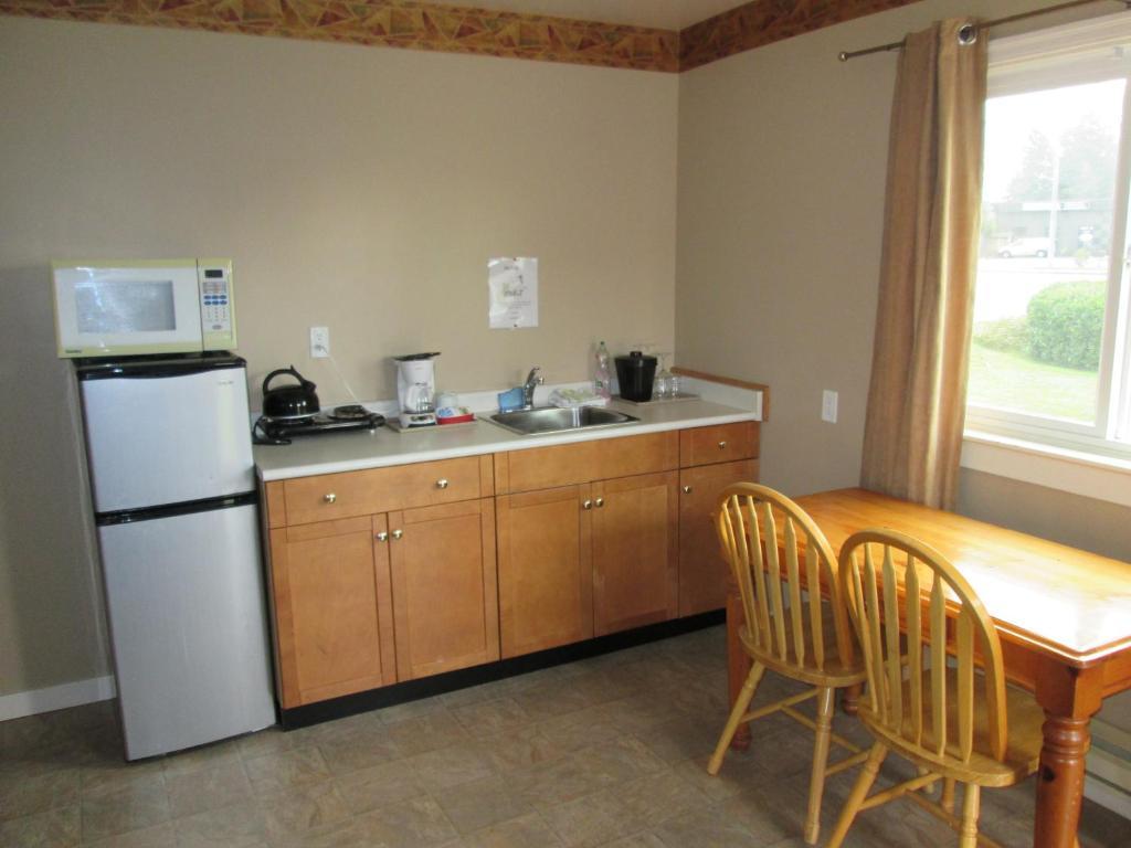 Skylite Motel Parksville Room photo